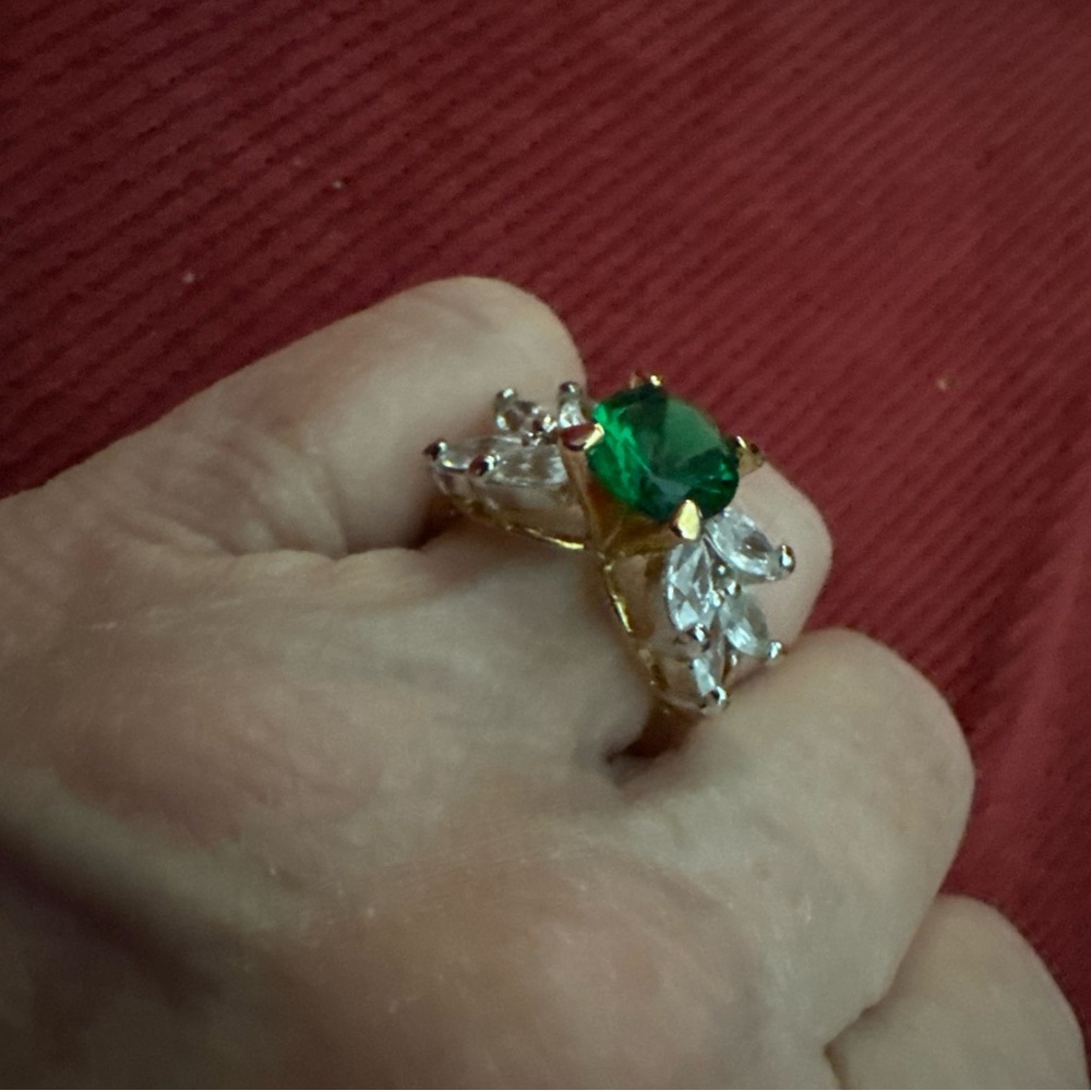 Exquisite Green and Gold Women's Ring - Picture 9 of 11